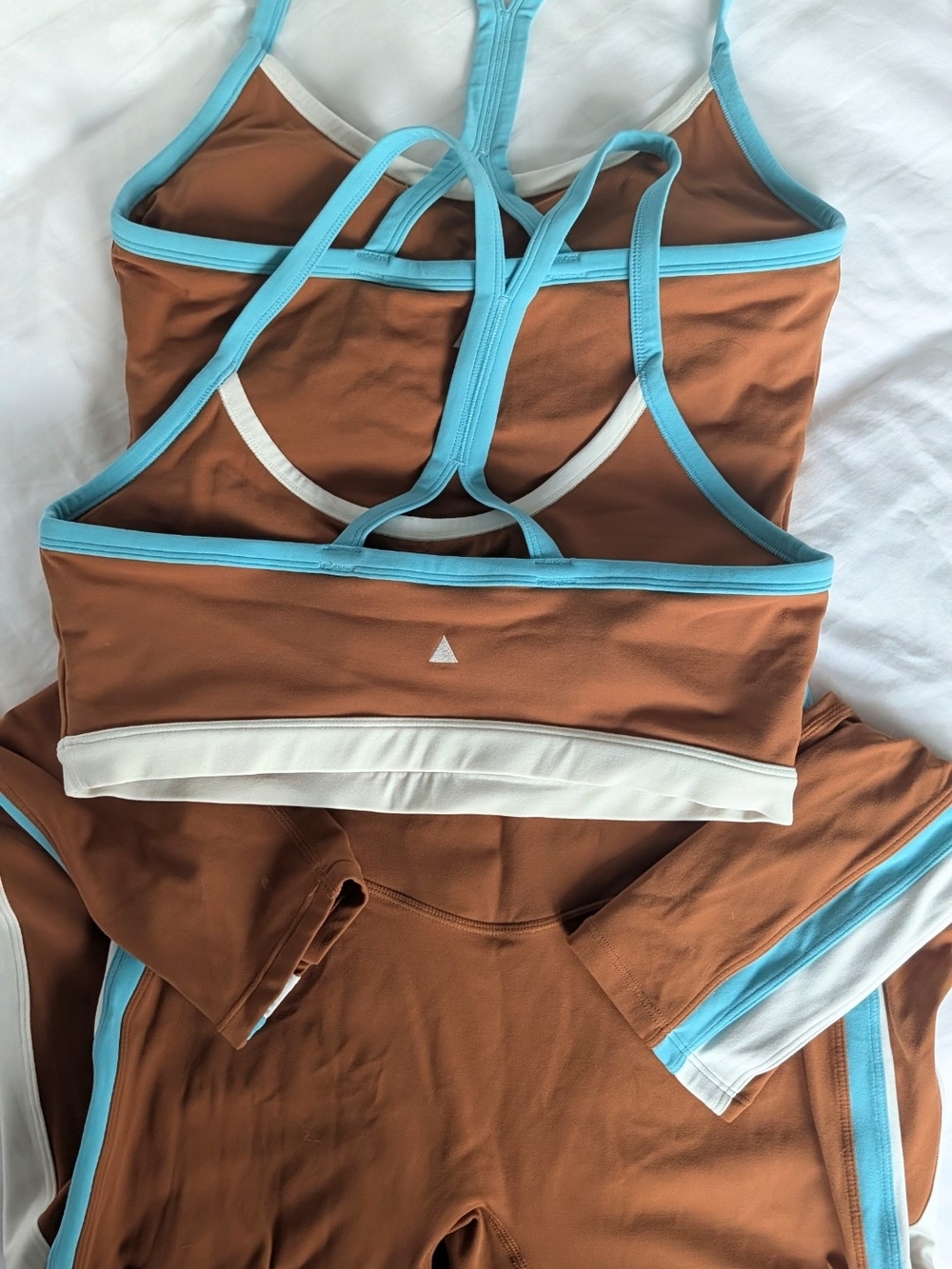 Vitality Cloud II Toffee Contrast Set: Tank, Sports Bra, Leggings + Shorts - Picture 5 of 14